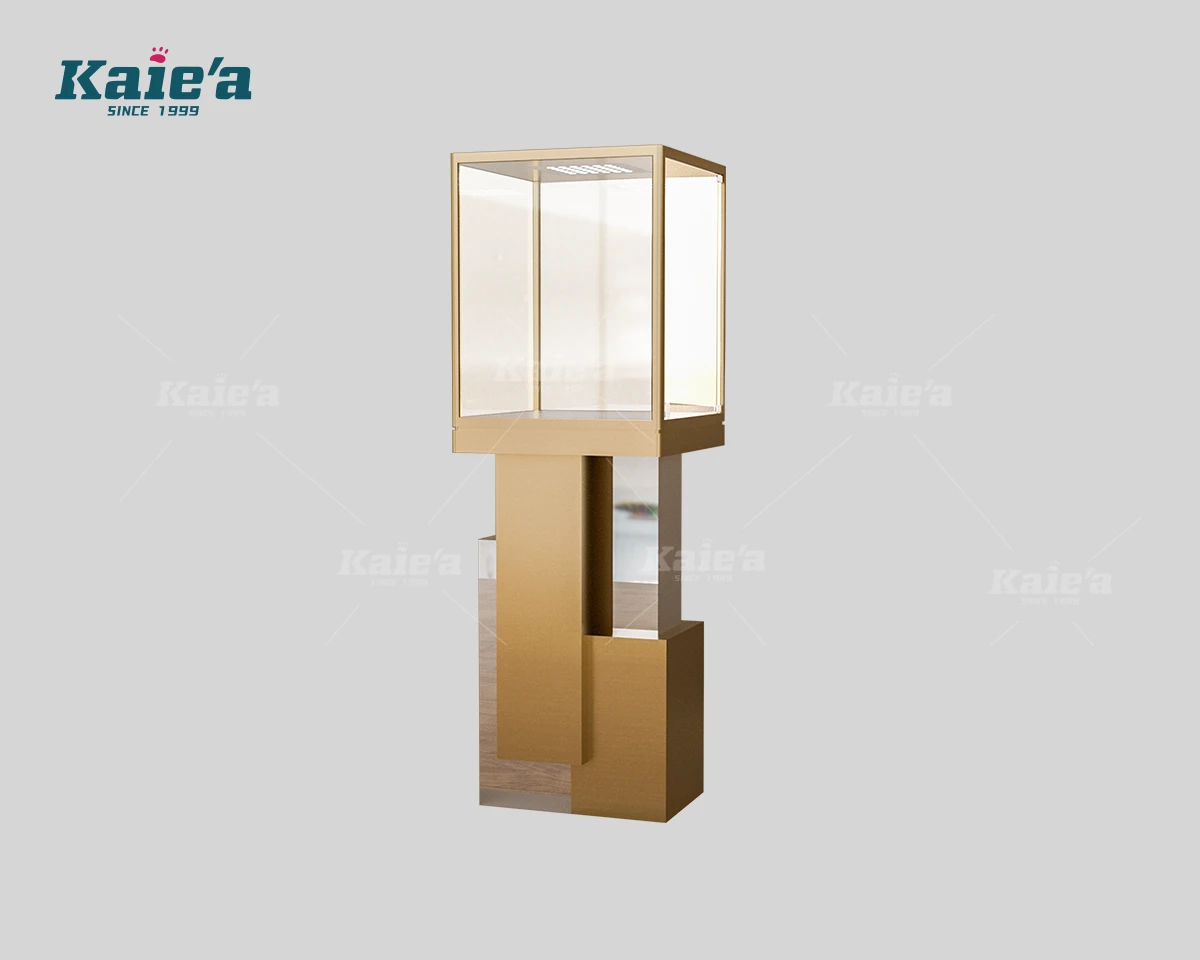 قاعدة عرض مجوهرات طويلة ومكدسة مجردة